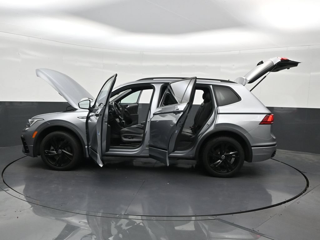 Used 2023 Volkswagen Tiguan SE R-Line FWD image 32