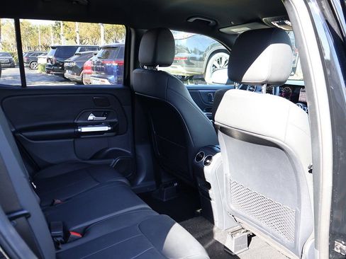 Used 2025 Mercedes-Benz GLB 250 w/ Driver Assistance Package image 33