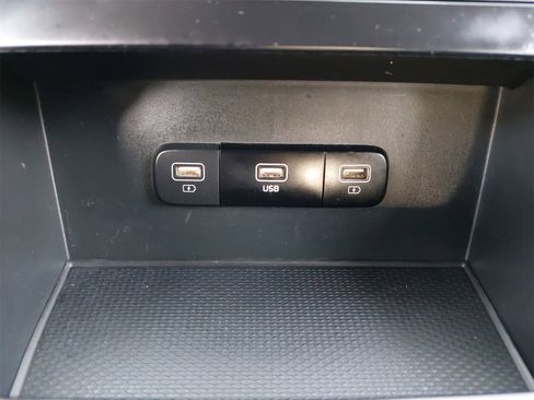 Certified 2024 Kia Carnival LX image 29