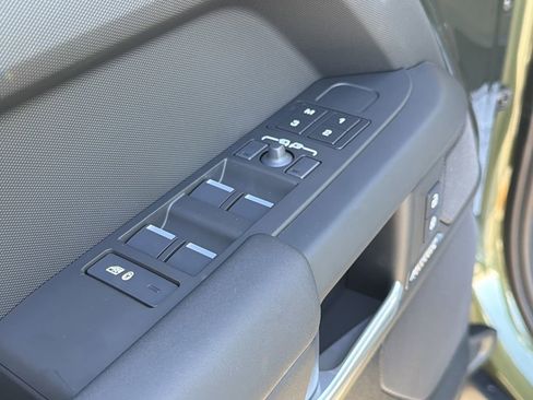 New 2026 Land Rover Defender 110 X-Dynamic SE image 21