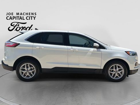 Used 2022 Ford Edge SEL w/ Convenience Package AWD/4WD image 3