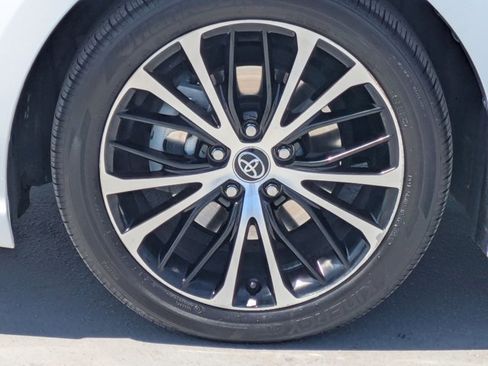 Used 2020 Toyota Camry SE w/ Convenience Package FWD image 23