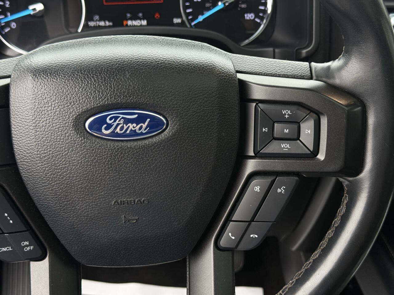 Used 2019 Ford Expedition Limited w/ Equipment Group 302A AWD/4WD image 18