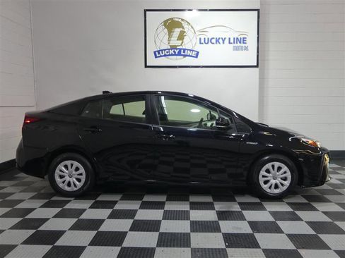 Used 2022 Toyota Prius LE image 6