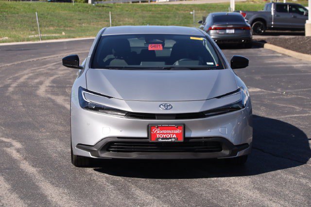 Used 2025 Toyota Prius LE AWD/4WD image 4