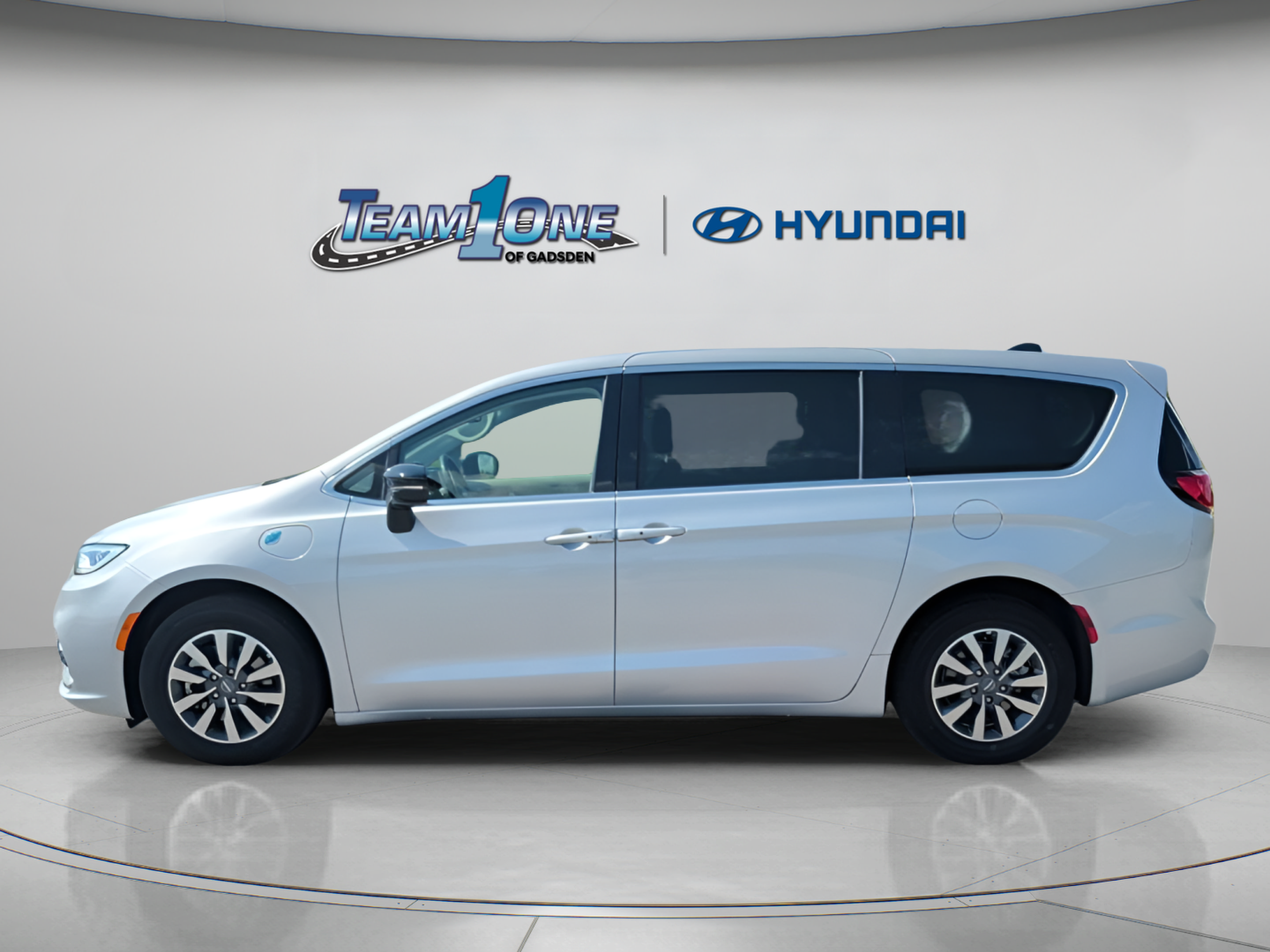 Used 2024 Chrysler Pacifica Limited FWD image 5