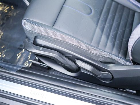 Used 2025 MINI Cooper 2-Door Hardtop image 18