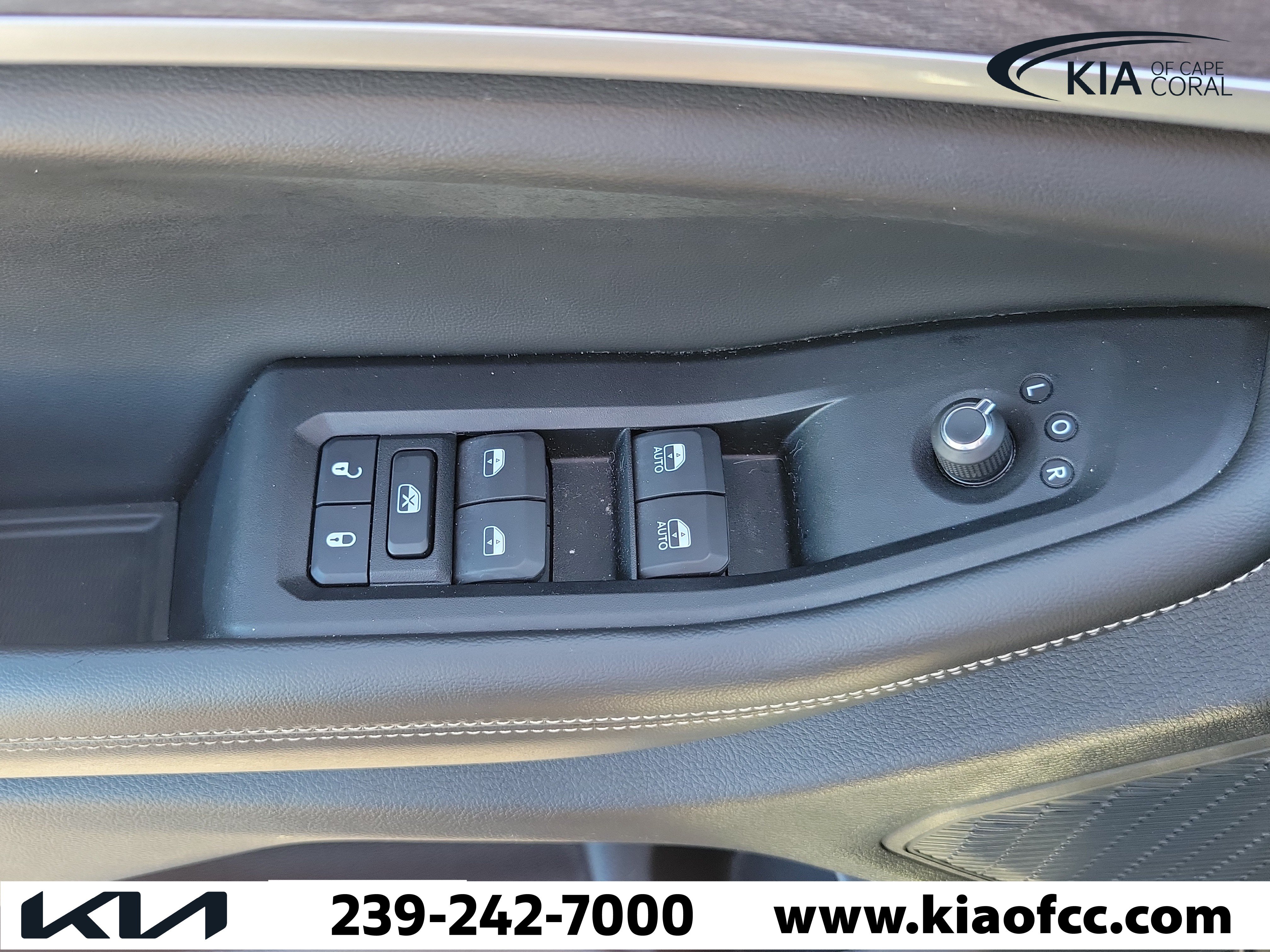 Used 2024 Jeep Grand Cherokee Limited w/ Black Appearance Package AWD/4WD image 25