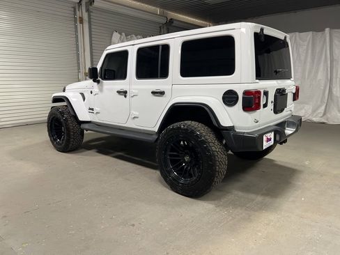 Used 2022 Jeep Wrangler Unlimited Sahara image 5