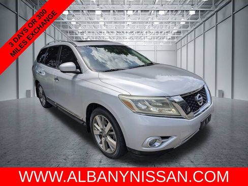 Used 2015 Nissan Pathfinder Platinum FWD image 1