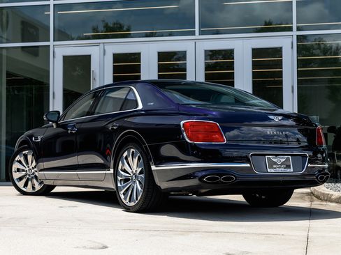 Certified 2024 Bentley Flying Spur V8 image 3