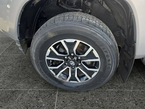 Used 2020 Toyota Tacoma TRD Sport AWD/4WD image 16