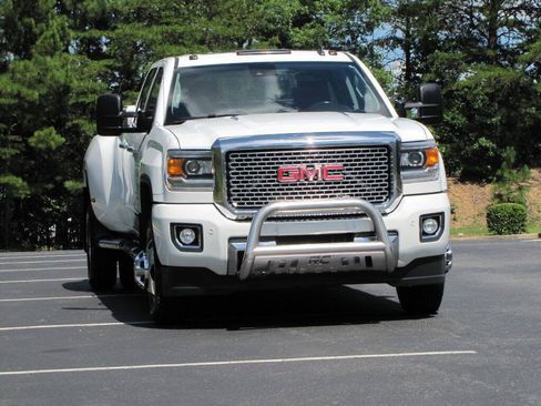 Used 2015 GMC Sierra 3500 Denali AWD/4WD image 9