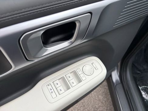 Used 2025 Hyundai Santa Fe SE image 18