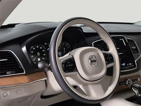 Used 2022 Volvo XC90 T6 Momentum w/ Advanced Package image 11