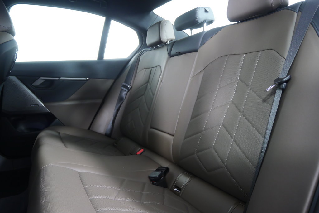 Certified 2026 BMW 530i RWD image 16