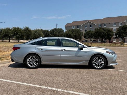 Certified 2021 Toyota Avalon Limited w/ Advanced Safety Package FWD image 4