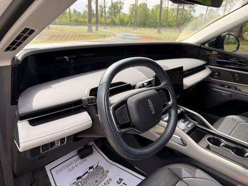 Used 2025 Lincoln Nautilus Reserve image 15