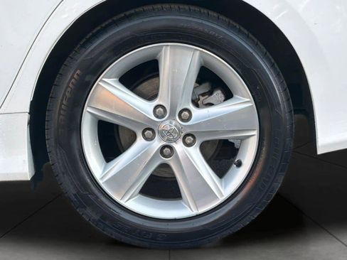 Used 2014 Toyota Camry Hybrid image 11