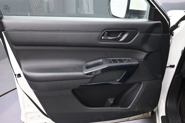 Used 2024 Nissan Pathfinder SV FWD image 8