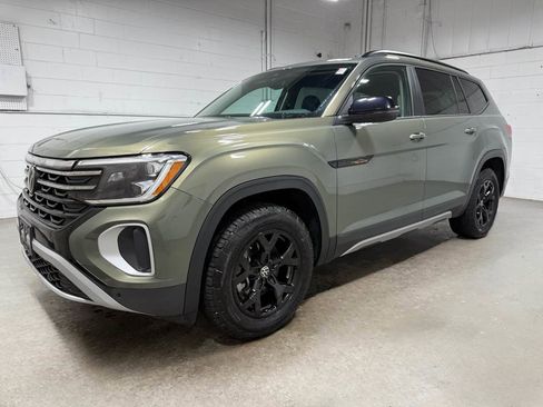 Used 2025 Volkswagen Atlas Peak Edition SE AWD/4WD image 1