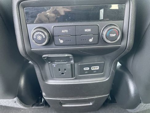 Used 2023 GMC Acadia Denali image 32