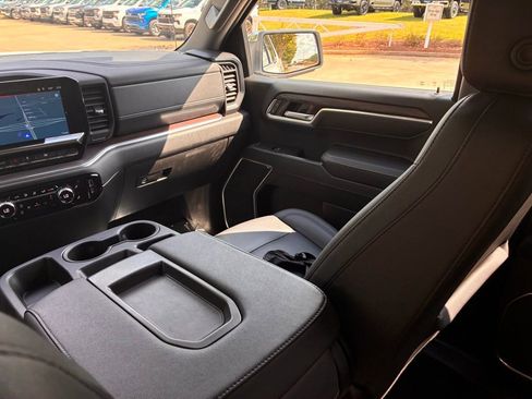 Used 2025 GMC Sierra 1500 SLT image 19