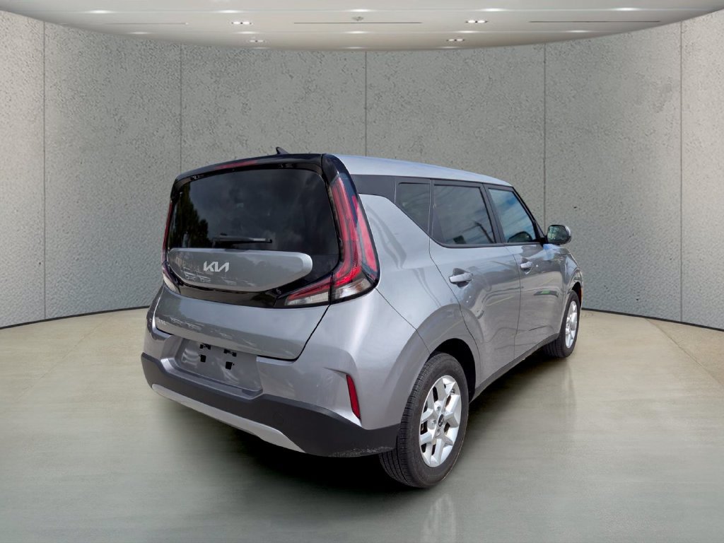 Used 2025 Kia Soul LX w/ LX Technology Package FWD image 6