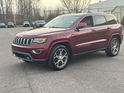Used 2018 Jeep Grand Cherokee Limited image 3