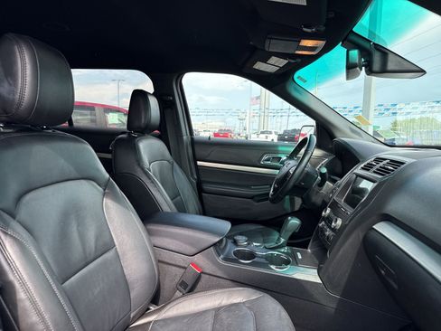 Used 2018 Ford Explorer XLT w/ Equipment Group 202A AWD/4WD image 16