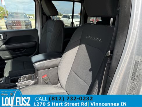 Used 2018 Jeep Wrangler Unlimited Sahara image 14