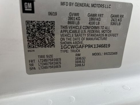 Used 2019 Chevrolet Express 2500 w/ Driver Convenience Package image 14