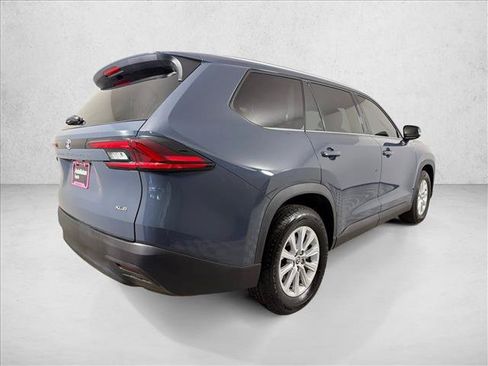 Used 2025 Toyota Grand Highlander AWD image 3