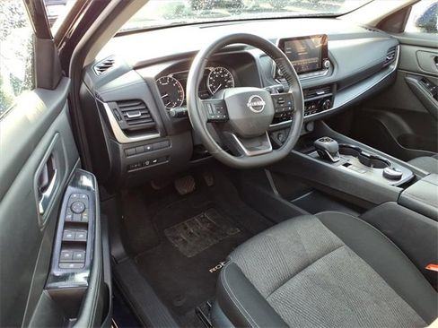 Used 2025 Nissan Rogue SV image 15