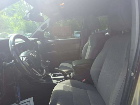Used 2019 Toyota Tacoma TRD Sport AWD/4WD image 5