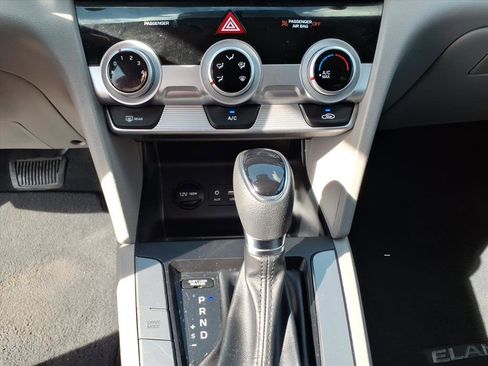 Used 2019 Hyundai Elantra SE image 19