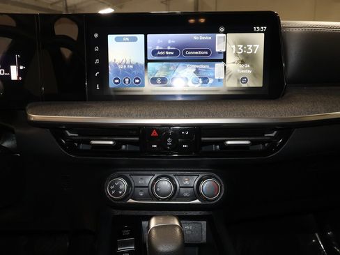 Used 2025 Nissan Kicks SV image 15