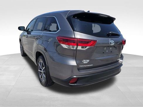 Used 2019 Toyota Highlander XLE AWD/4WD image 4