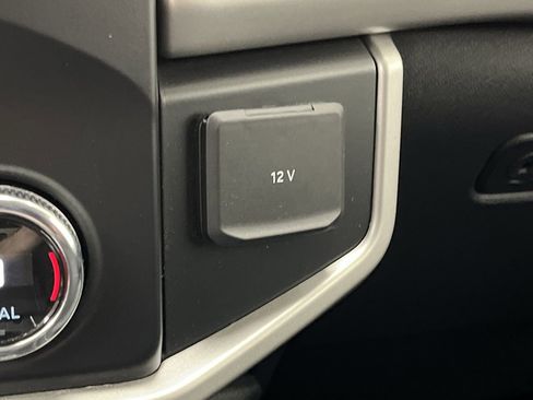 Used 2022 Ford Expedition XLT image 24