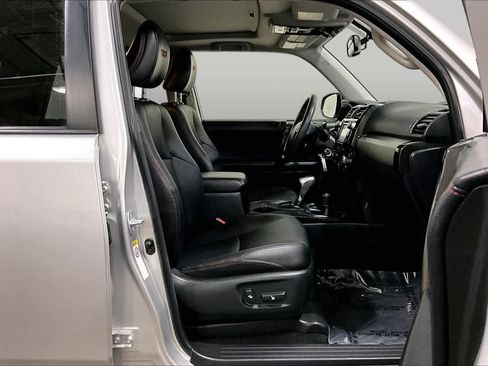 Used 2018 Toyota 4Runner TRD Off-Road Premium AWD/4WD image 9