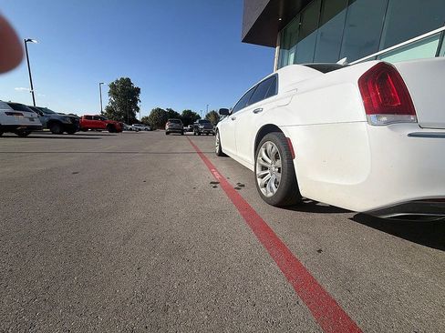 Used 2015 Chrysler 300 C RWD image 15