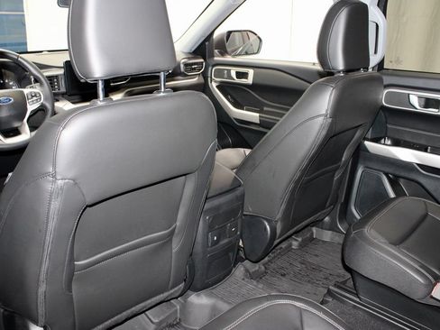Used 2024 Ford Explorer XLT w/ Equipment Group 202A AWD/4WD image 21