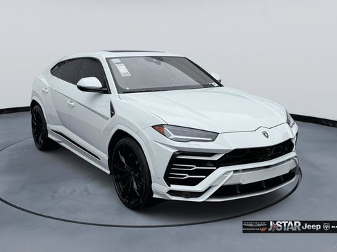 Used 2022 Lamborghini Urus AWD/4WD image 2