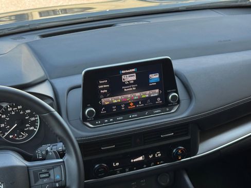Used 2025 Nissan Rogue SV FWD image 17