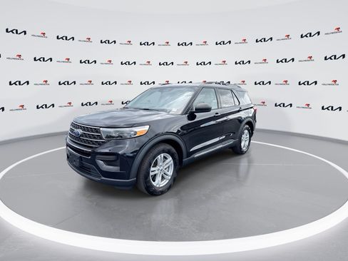 Used 2022 Ford Explorer XLT RWD image 4