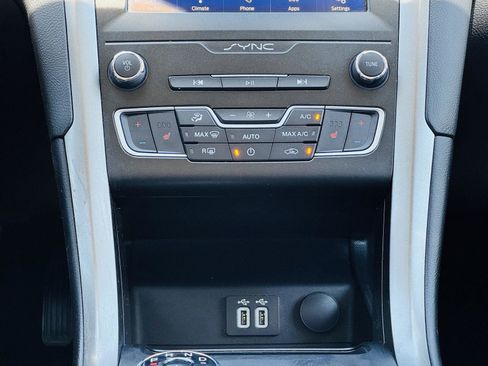 Used 2020 Ford Fusion SEL FWD image 21