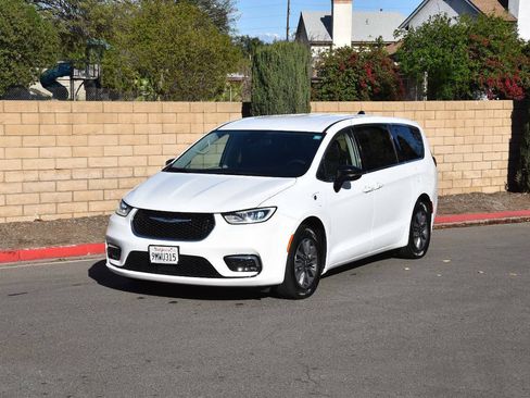 Used 2024 Chrysler Pacifica Limited FWD image 24