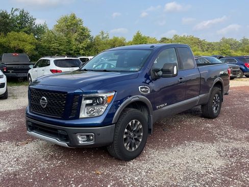 Used 2017 Nissan Titan PRO-4X w/ Pro-4x Convenience Package image 2