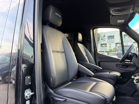Used 2024 Mercedes-Benz Sprinter 2500 image 37