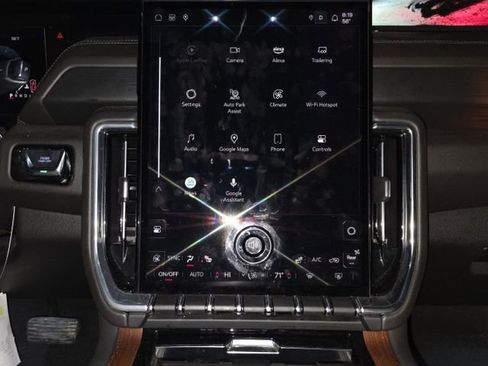 Used 2025 GMC Yukon Denali image 11